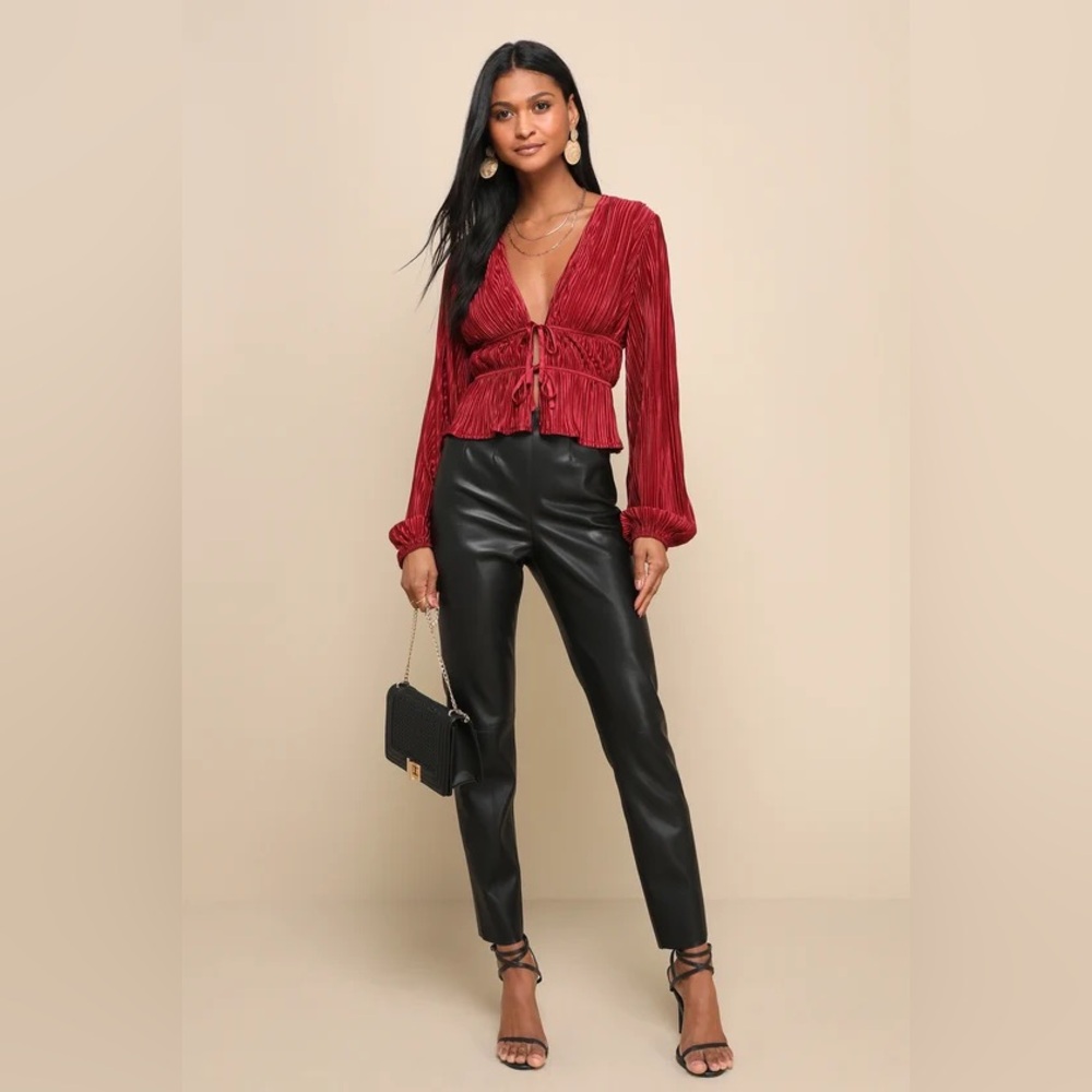 Lulu's wine front tie Blouse